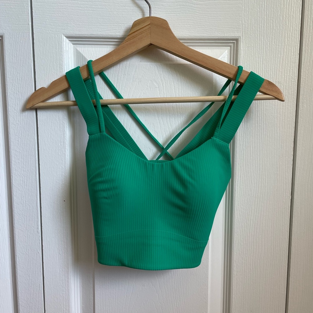 Lululemon Like A Cloud Longline Size 4 (D-DD) in Kelly Green